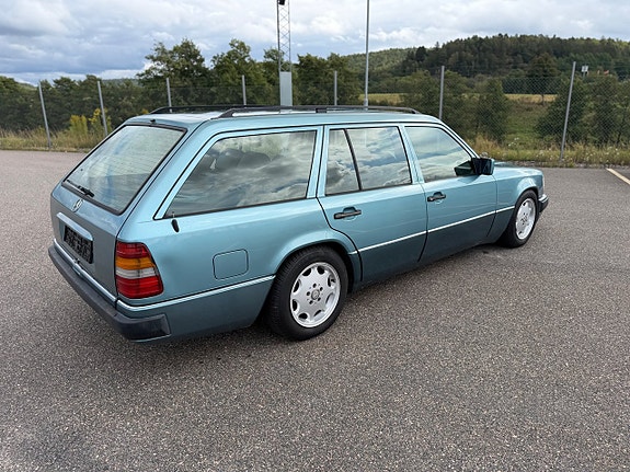 Mercedes-Benz E300 6 of 29