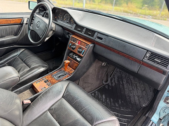 Mercedes-Benz E300 12 of 29