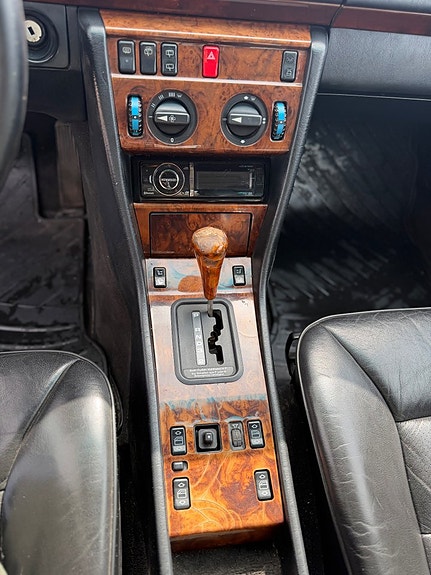 Mercedes-Benz E300 18 of 29