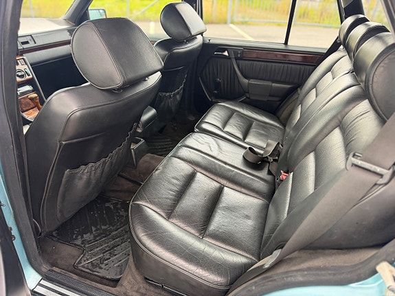 Mercedes-Benz E300 9 of 29