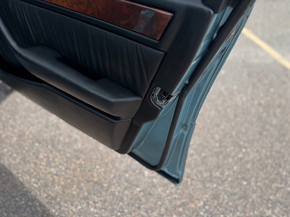 Mercedes-Benz E300 14 of 29