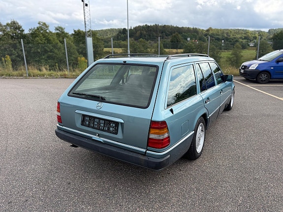 Mercedes-Benz E300 5 of 29
