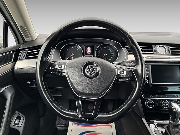Volkswagen Passat 14 of 19