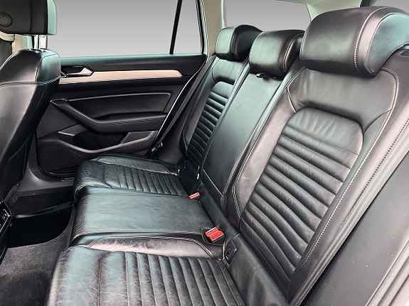 Volkswagen Passat 11 of 19