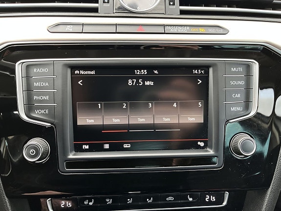 Volkswagen Passat 16 of 19