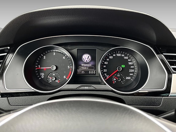 Volkswagen Passat 15 of 19