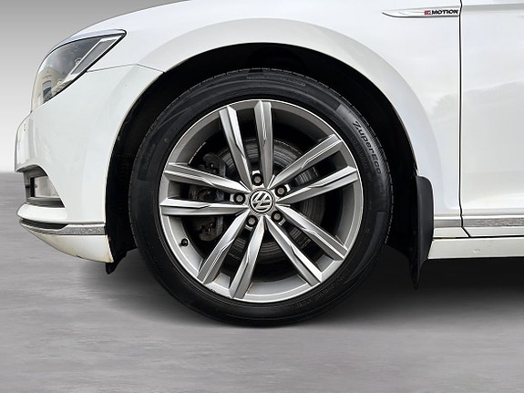 Volkswagen Passat 8 of 19