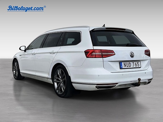 Volkswagen Passat 7 of 19