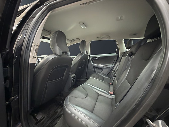 Volvo XC60 9 of 16