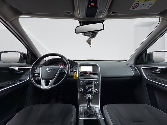 Volvo XC60 10 of 16