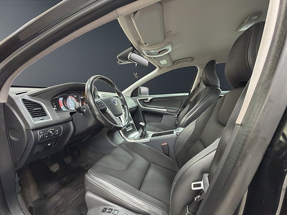 Volvo XC60 8 of 16