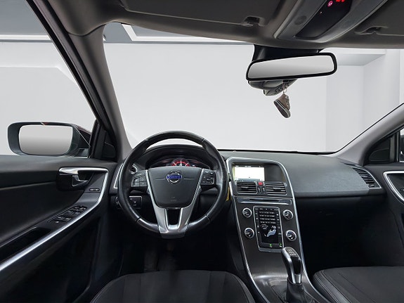 Volvo XC60 11 of 16