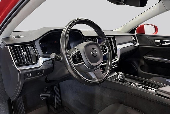 Volvo V60 Cross Country 8 of 20
