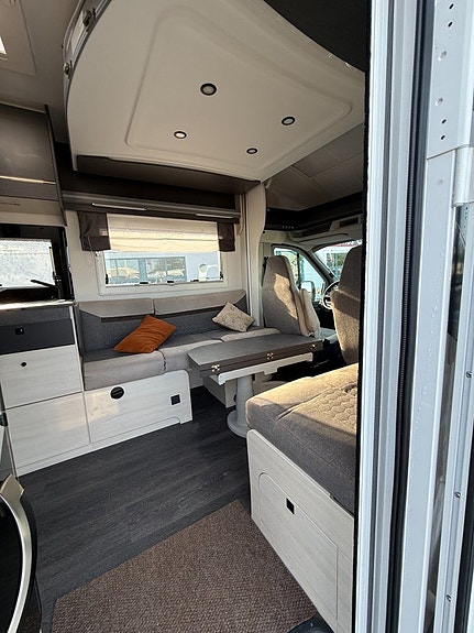 Chausson 650 TITANIUM PREMIUM Dieselvärmare, automatlåda 170hk, stor garderob med mer 8 of 21