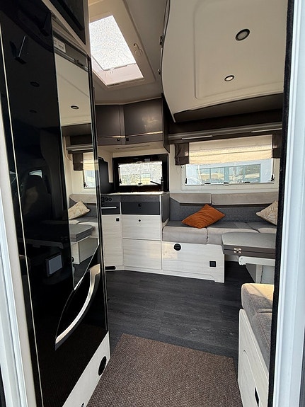 Chausson 650 TITANIUM PREMIUM Dieselvärmare, automatlåda 170hk, stor garderob med mer 9 of 21