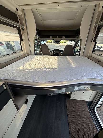 Chausson 650 TITANIUM PREMIUM Dieselvärmare, automatlåda 170hk, stor garderob med mer 19 of 21