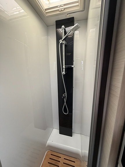 Chausson 650 TITANIUM PREMIUM Dieselvärmare, automatlåda 170hk, stor garderob med mer 15 of 21
