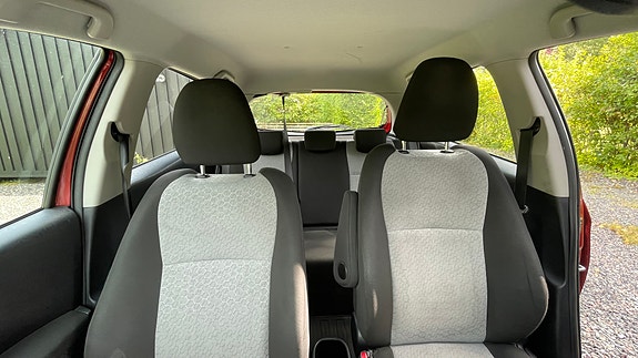 Toyota Yaris 9 of 16