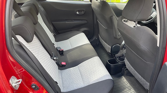Toyota Yaris 7 of 16