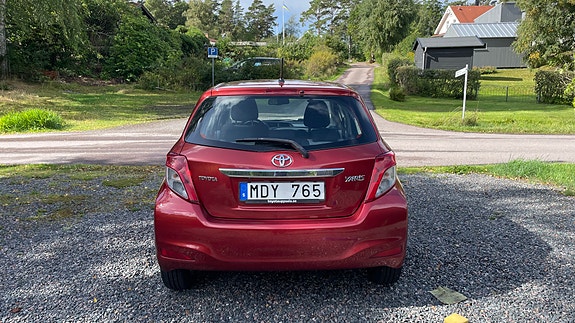 Toyota Yaris 3 of 16