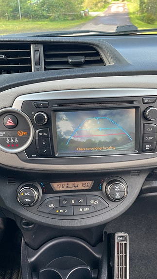 Toyota Yaris 12 of 16
