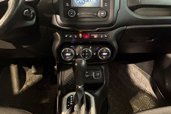 Jeep Renegade 12 of 17