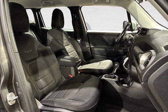 Jeep Renegade 15 of 17