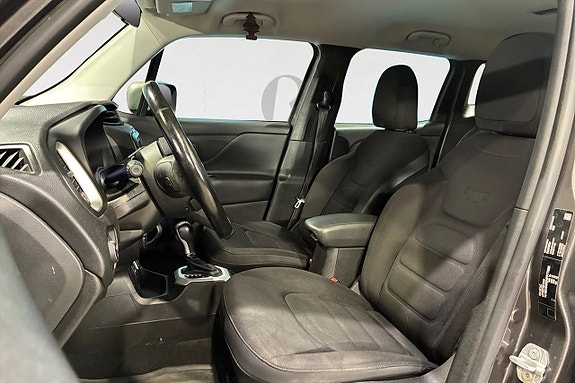 Jeep Renegade 3 of 17