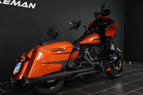 Harley-Davidson FLTRXS Road Glide Special 4 of 11