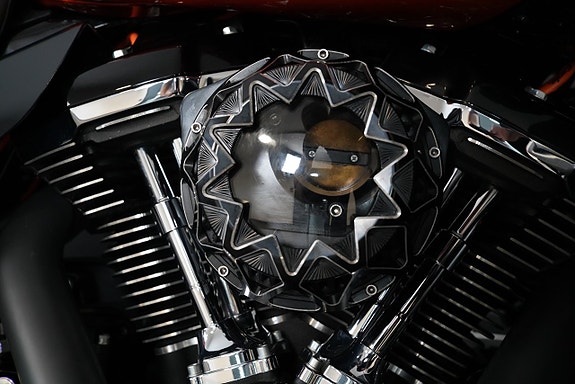 Harley-Davidson FLTRXS Road Glide Special 8 of 11
