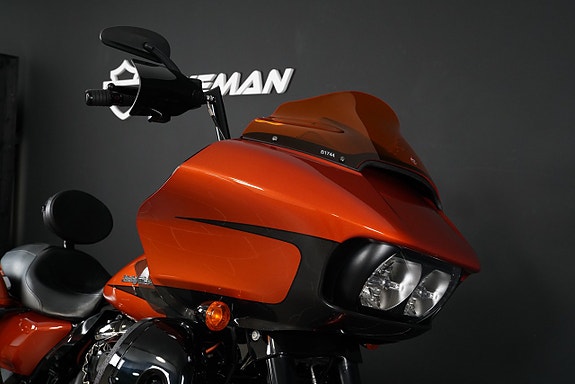 Harley-Davidson FLTRXS Road Glide Special 7 of 11