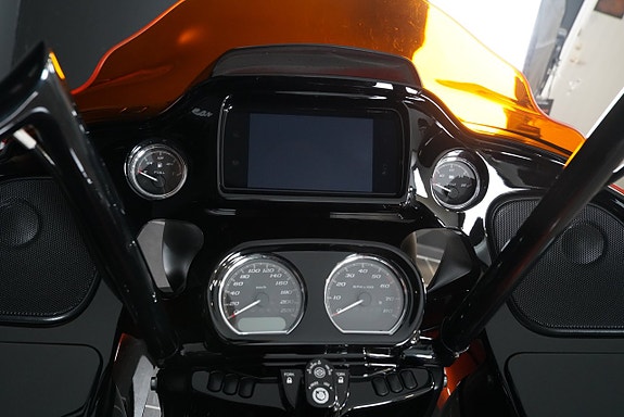 Harley-Davidson FLTRXS Road Glide Special 9 of 11
