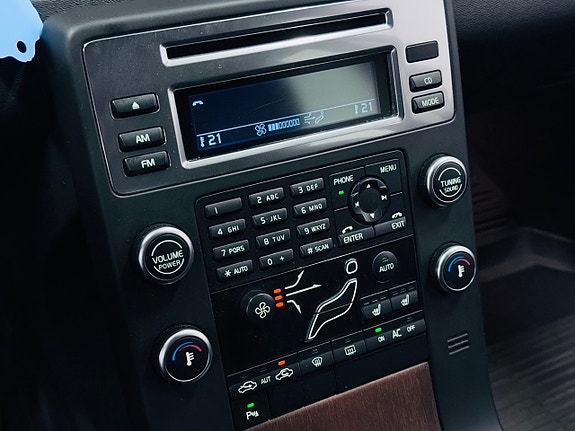 Volvo V70 12 of 18