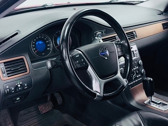 Volvo V70 11 of 18