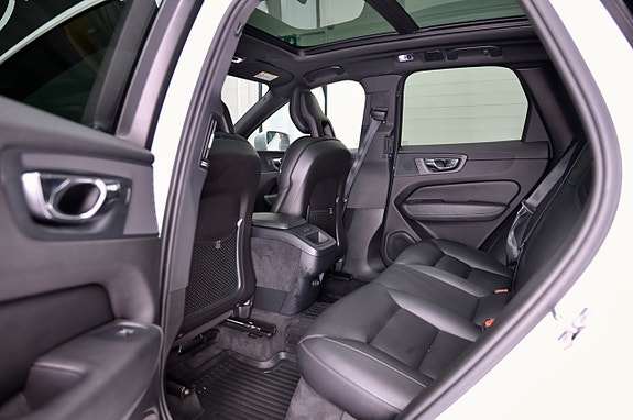 Volvo XC60 11 of 28