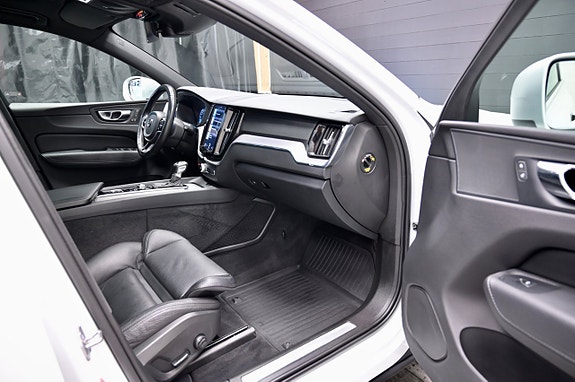 Volvo XC60 13 of 28