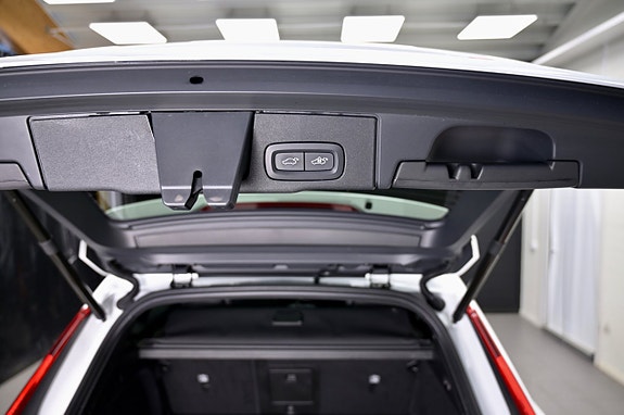 Volvo XC60 10 of 28