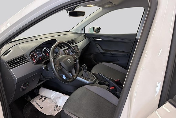 Seat Arona 8 of 14