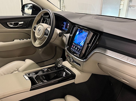 Volvo V60 7 of 23