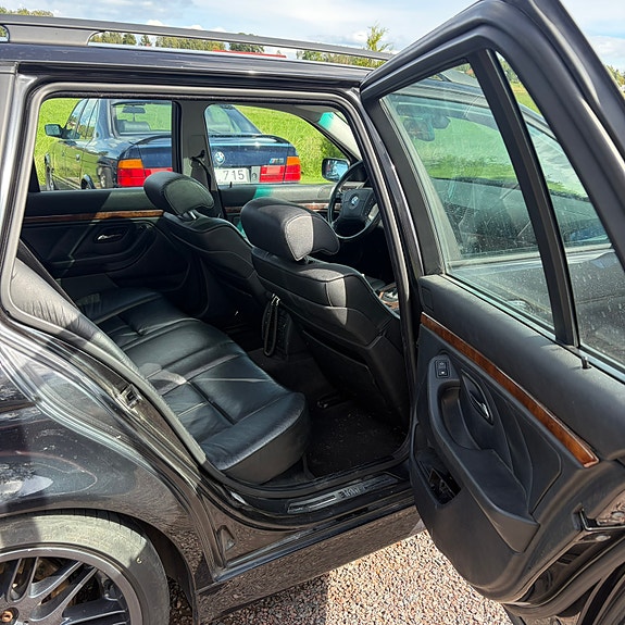 BMW 540i 5 of 7