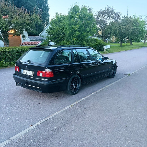 BMW 540i 2 of 7