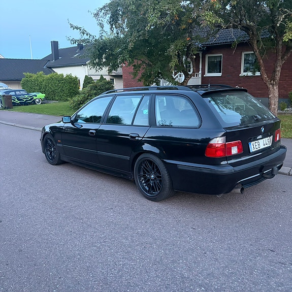 BMW 540i 3 of 7