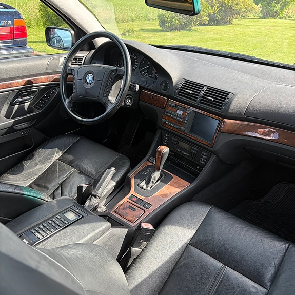 BMW 540i 4 of 7