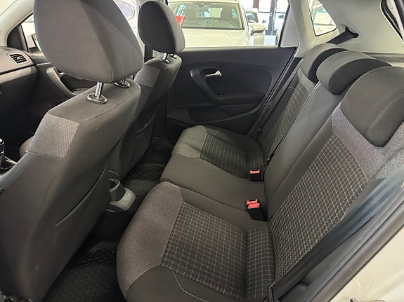 Volkswagen Polo 19 of 23
