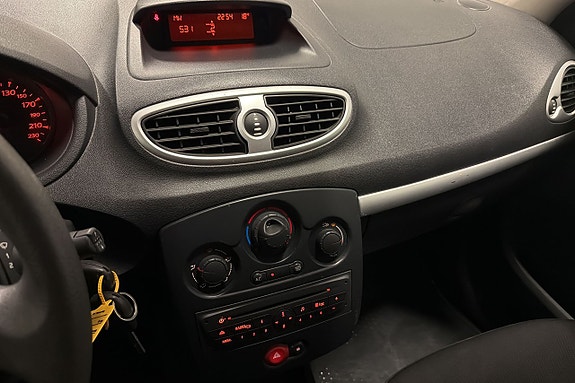Renault Clio 9 of 13