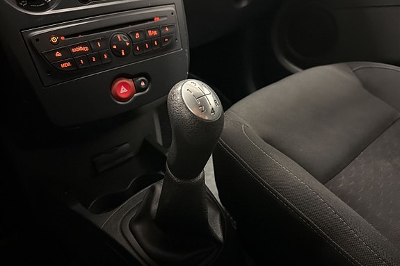 Renault Clio 10 of 13