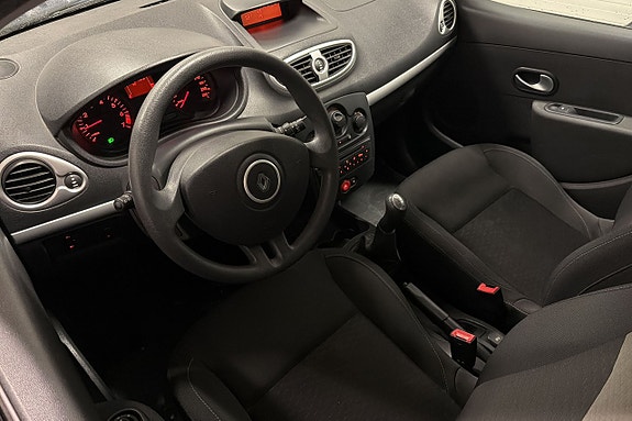 Renault Clio 11 of 13