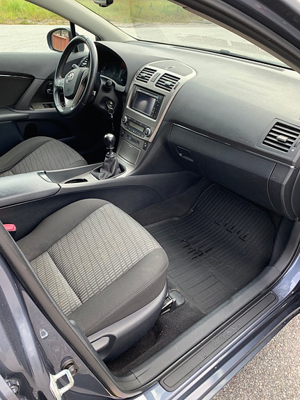 Toyota Avensis 5 of 8