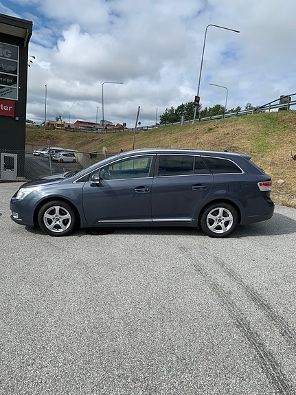 Toyota Avensis 4 of 8