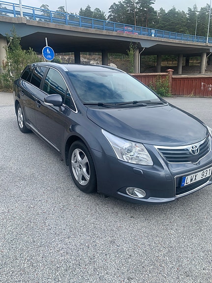 Toyota Avensis 3 of 8